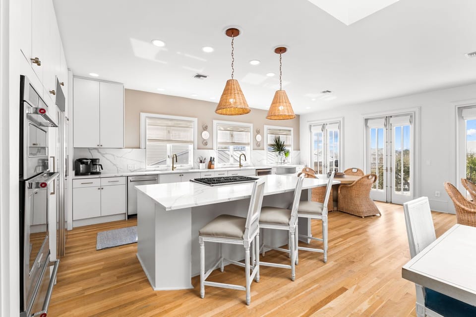 KITCHEN W/LARGE CENTER ISLAND W/BAR SEATING FOR 3