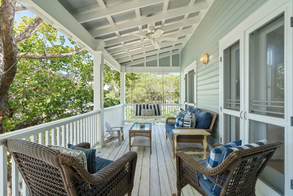 BALCONY WITH AMAZING, SPACIOUS OUTDOOR SPACES