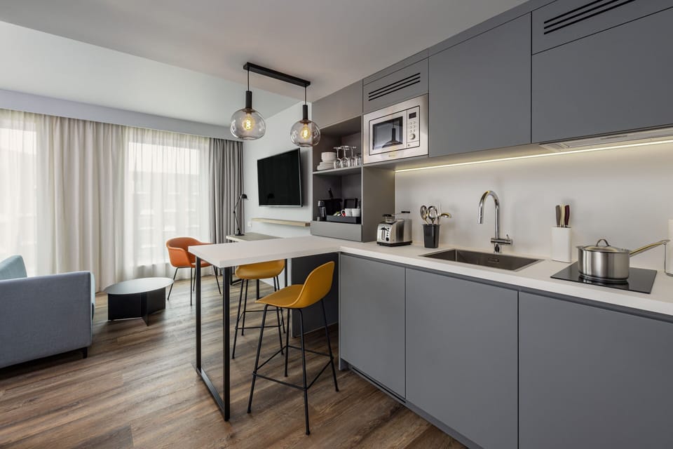 Studio, 1 King Bed | Private kitchen | Mini-fridge, microwave, stovetop, dishwasher