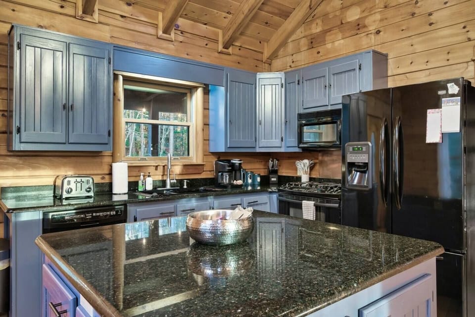 [KITCHEN] - You'll find everything you're going to need if you decide to stay in and enjoy some home-cooked food with a fully stocked kitchen.