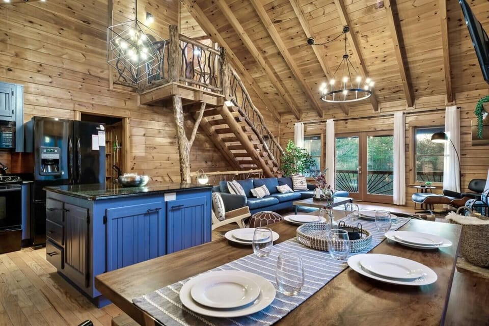 [DINING AREA] - Enjoy sitting down to a meal with all your friends and family. High chair is available as well upon request