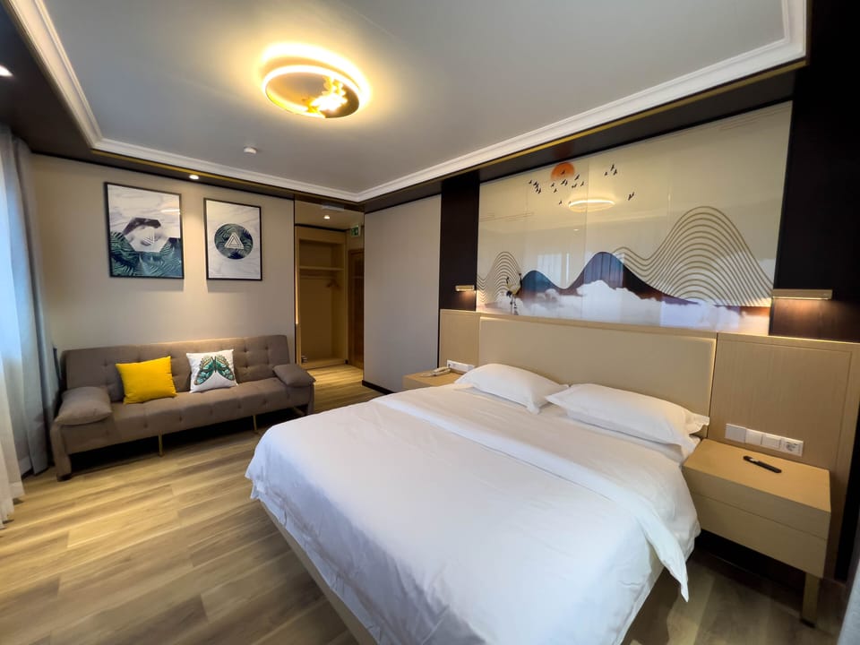 Triple Room | In-room safe, desk, laptop workspace, blackout drapes