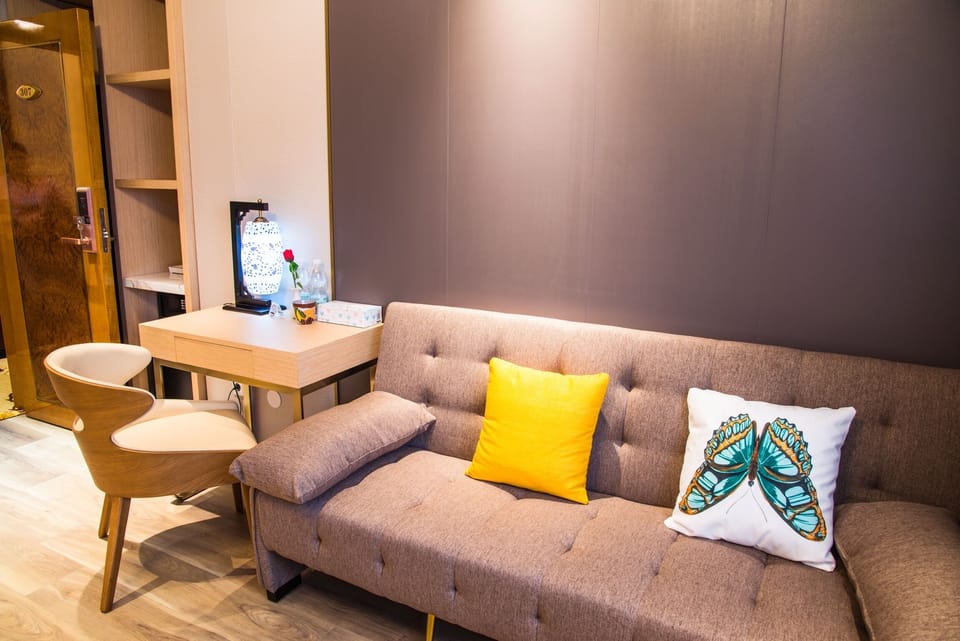 Double Room | In-room safe, desk, laptop workspace, blackout drapes