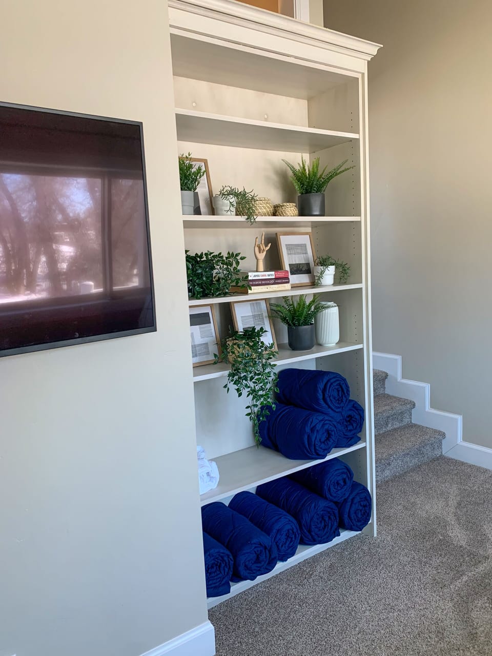 Upstairs Bonus Room - TV & Extra Bedding