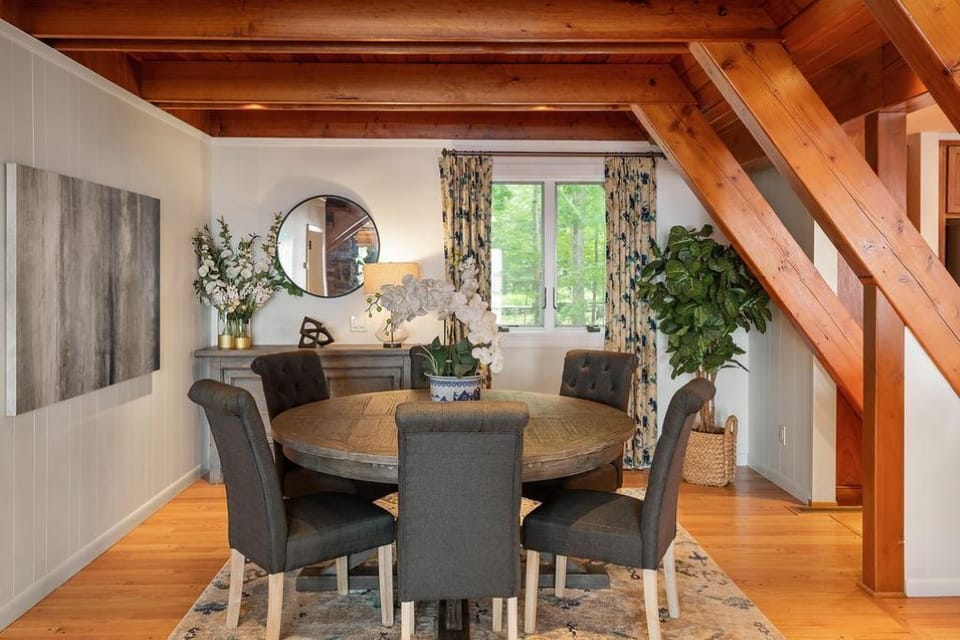 Dining area - sits 8 with extension