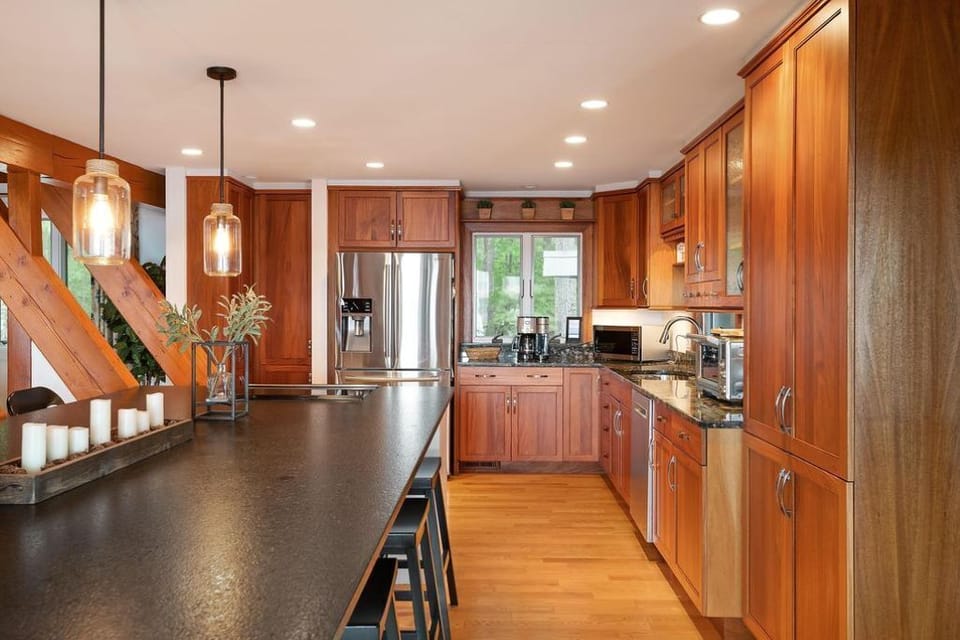 Full kitchen