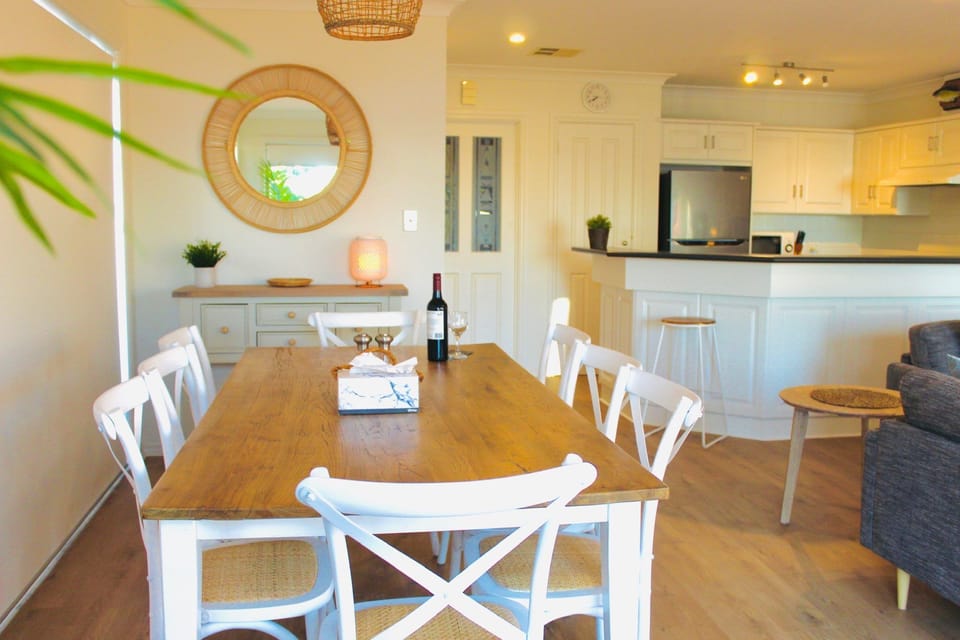 Ducted Air-Conditioning Throughout
Stay comfortable all year round, whether it’s summer sun or winter chill.