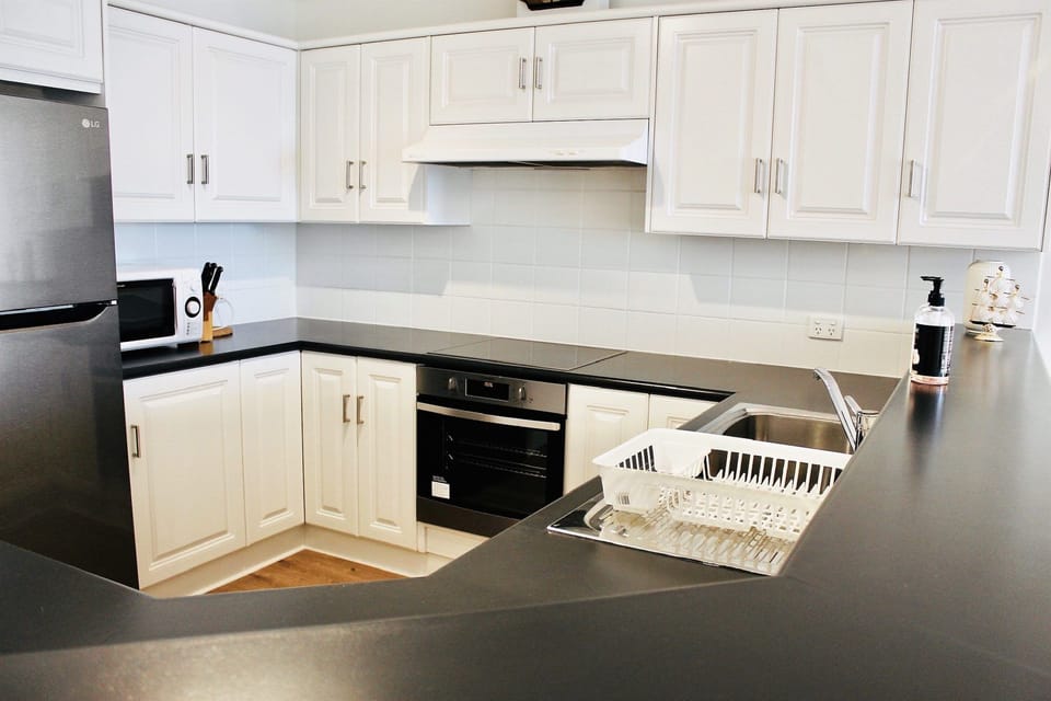 Cook up your favourites using local produce in a stylish setting.