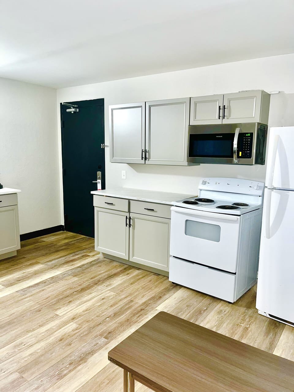 Deluxe Suite, 1 King Bed with Sofa bed, Non Smoking, Kitchen | Private kitchen | Coffee/tea maker