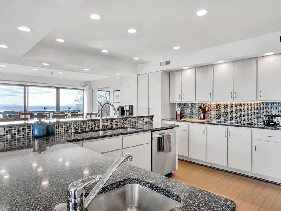 Kitchen with lots of countertop space