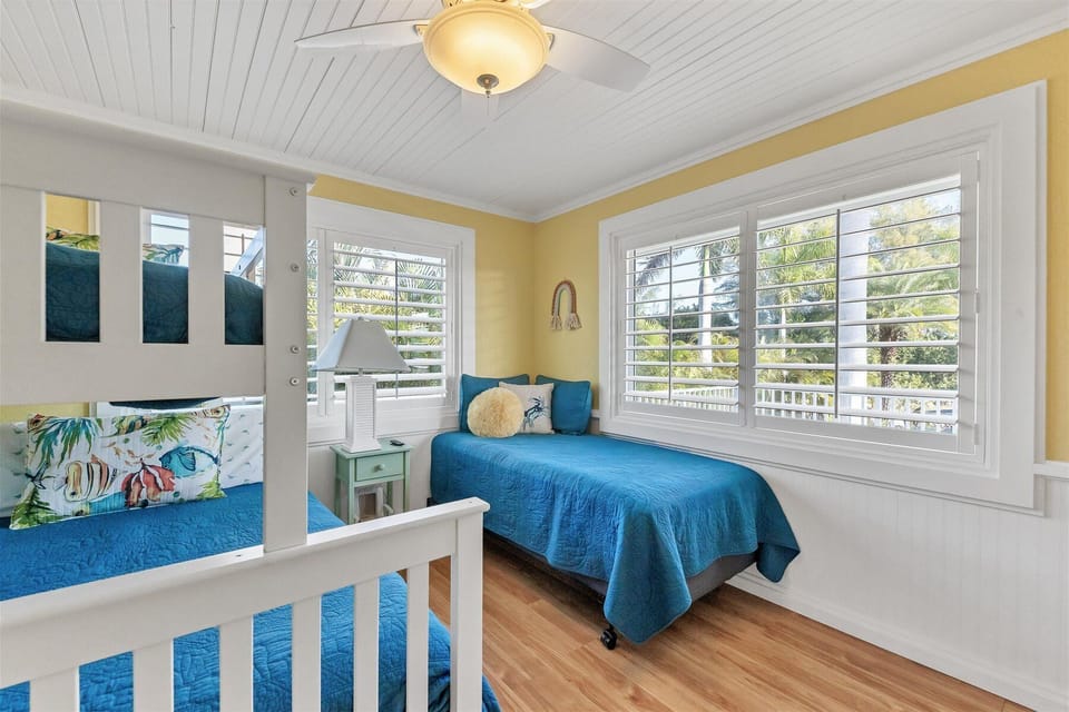 Guest bedroom: Queen/Twin Bunk
Twin
