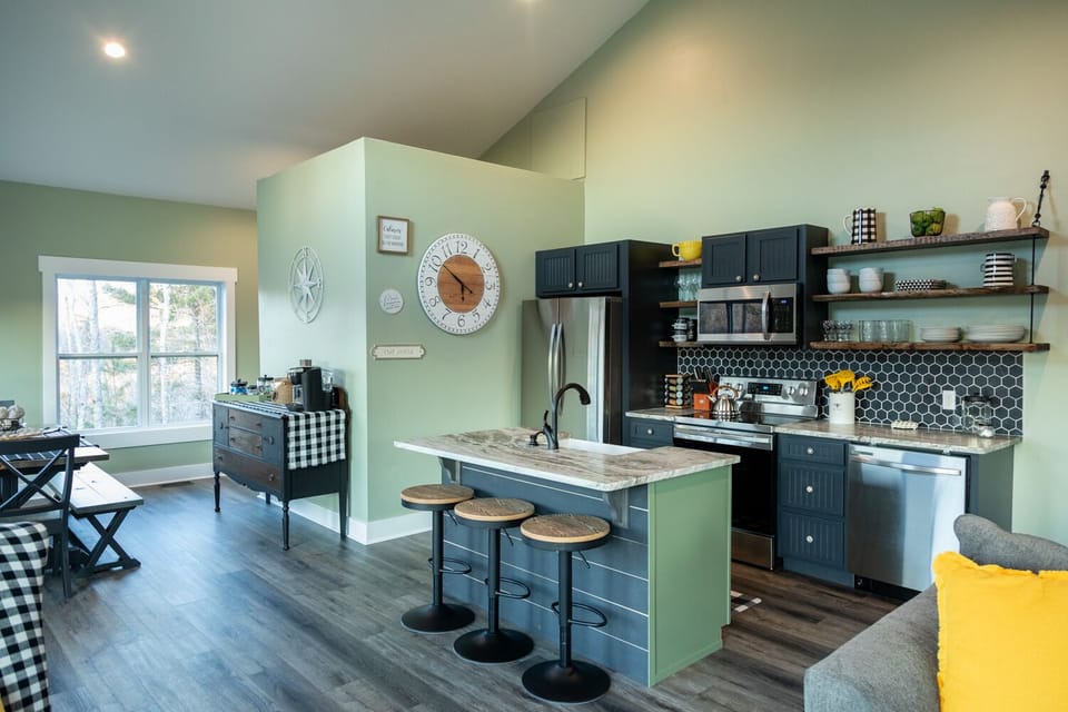 Full stocked kitchen. 