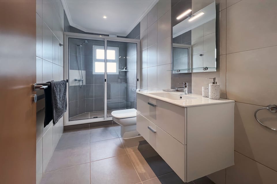 Bathroom 2 - shared by bedrooms 2 & 3 right opposite - All linnen provided