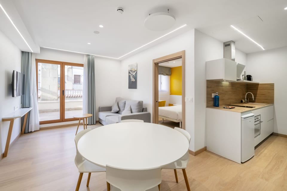 Superior Apartment, 2 Bedrooms, Pool Access (Triple with Terrace) | Private kitchen