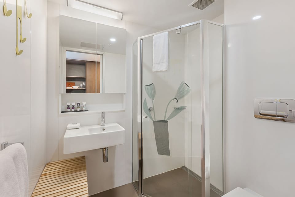 Superior Double Room, 1 Double Bed, Balcony | Bathroom | Shower, designer toiletries, hair dryer, towels