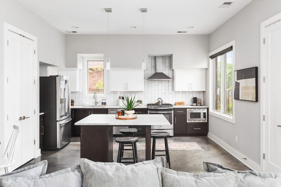 Spacious kitchen that is fully equipped for all of your cooking needs.