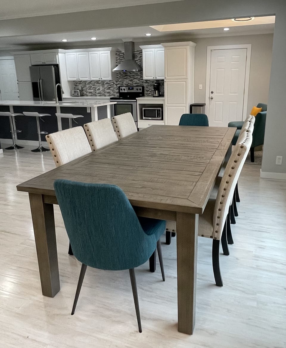 Dinging table set for 8 will seat up to 10
