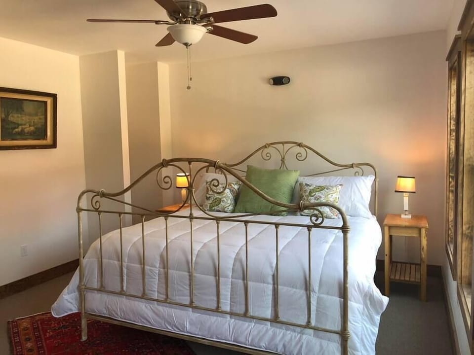 King size Bed