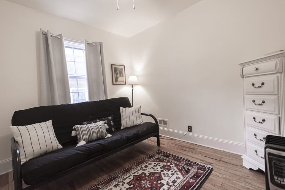 Futon/full bedroom