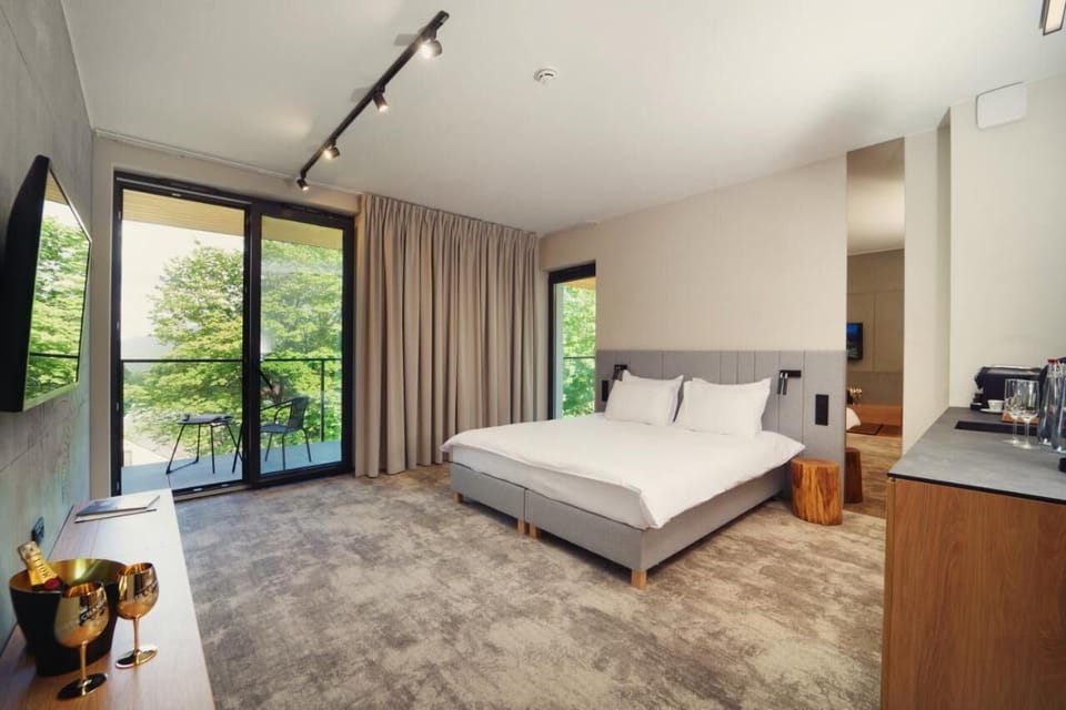 Double Room | Living area | LCD TV, heated floors