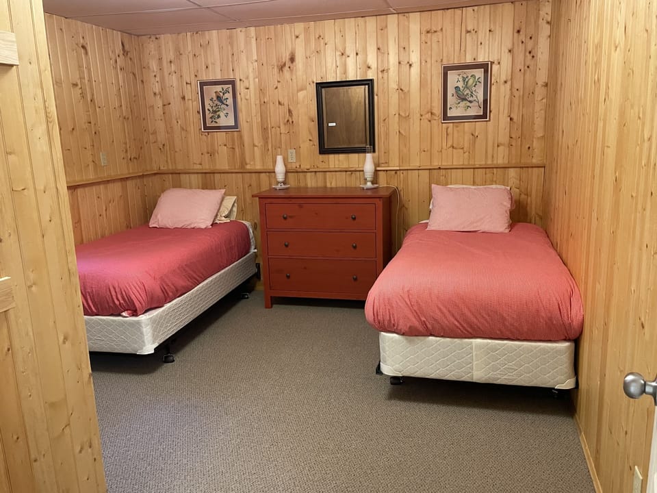 Bedroom 3. Two twin beds