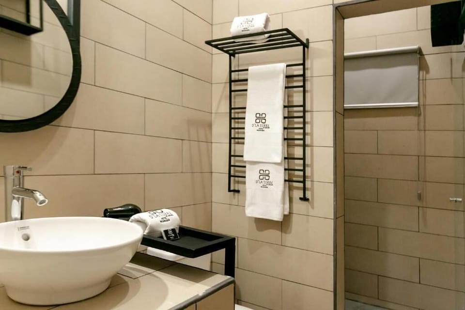 Shower, towels