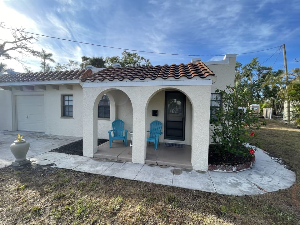 Front of McGregor Cottage 