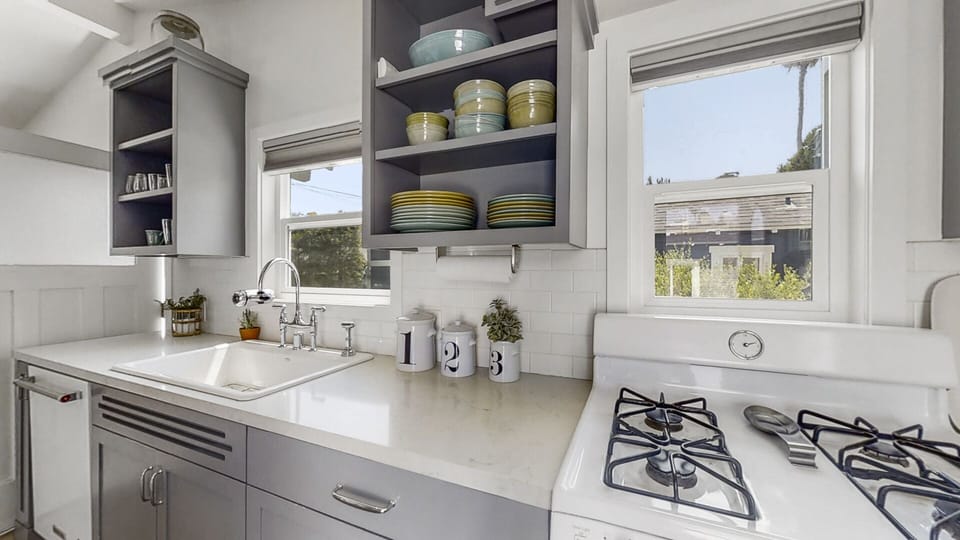 Dishwasher and dish servings for 6+