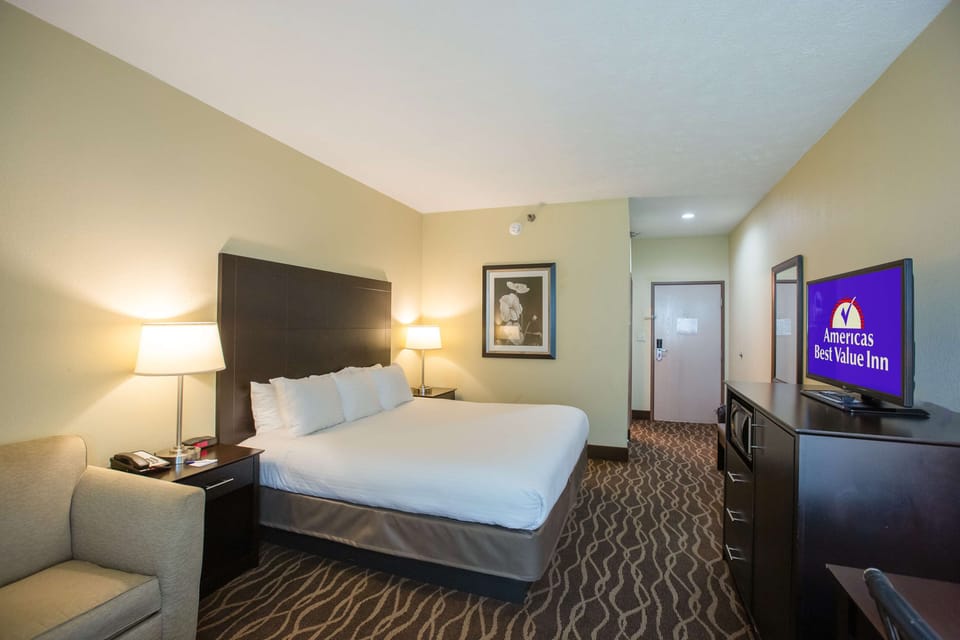Desk, iron/ironing board, rollaway beds, free WiFi