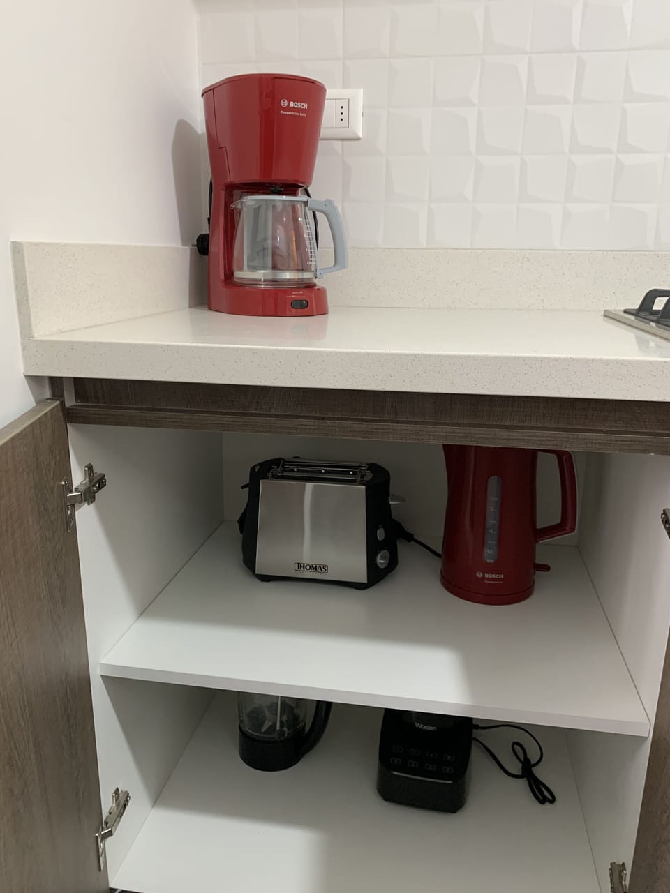 Business Apartment | Private kitchen | Full-size fridge, microwave, oven, toaster