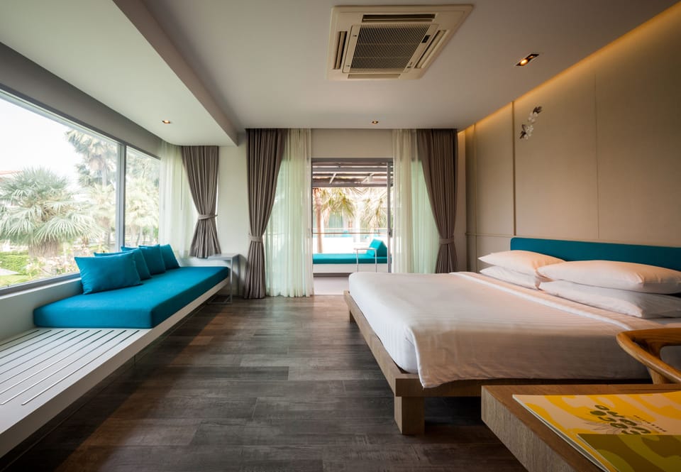 Corner Room  | In-room safe, desk, blackout drapes, free cribs/infant beds