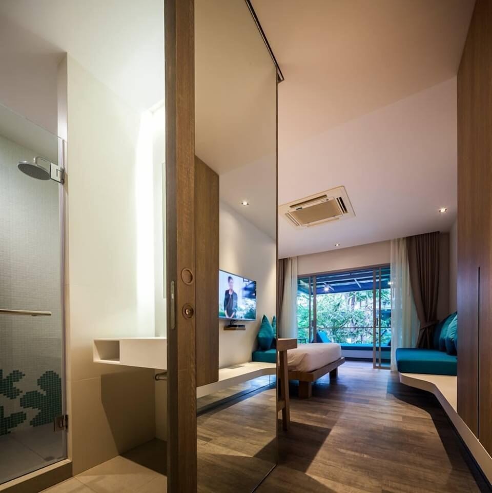 Superior Double Room | Bathroom | Rainfall showerhead, free toiletries, hair dryer, bathrobes