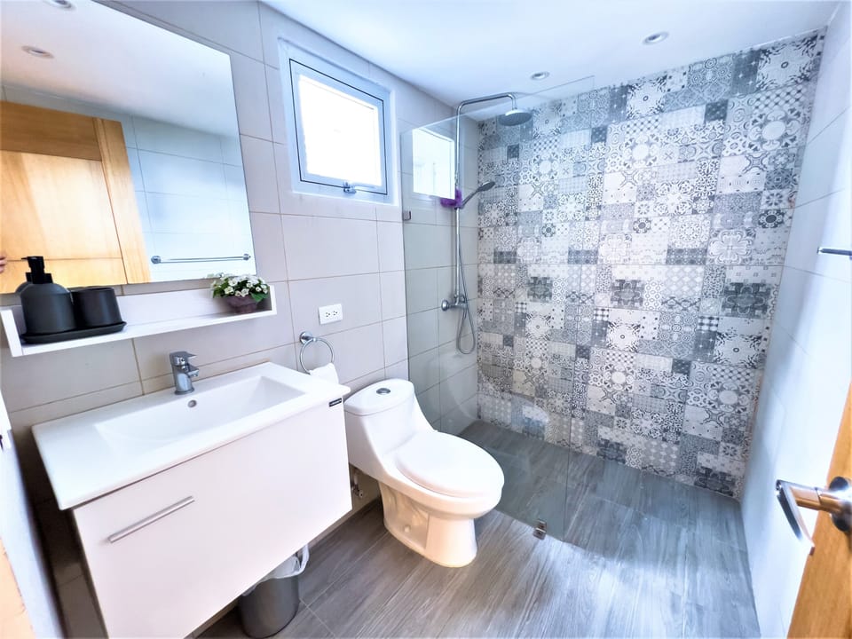 Guest Bedroom Full Bath 