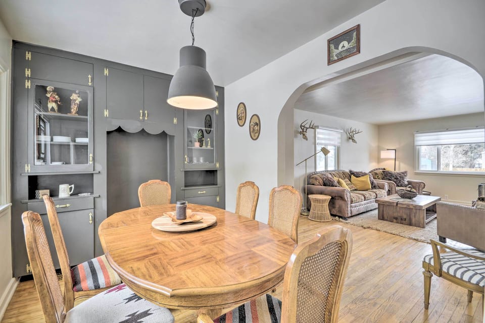Dining Room | Dishware/Flatware Provided