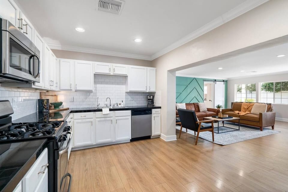 "One of my favorite rentals i’ve been to over the past few years. Jackie made this experience extremely smooth and stress-free. This estate is beautiful and I wouldn’t change a thing. "