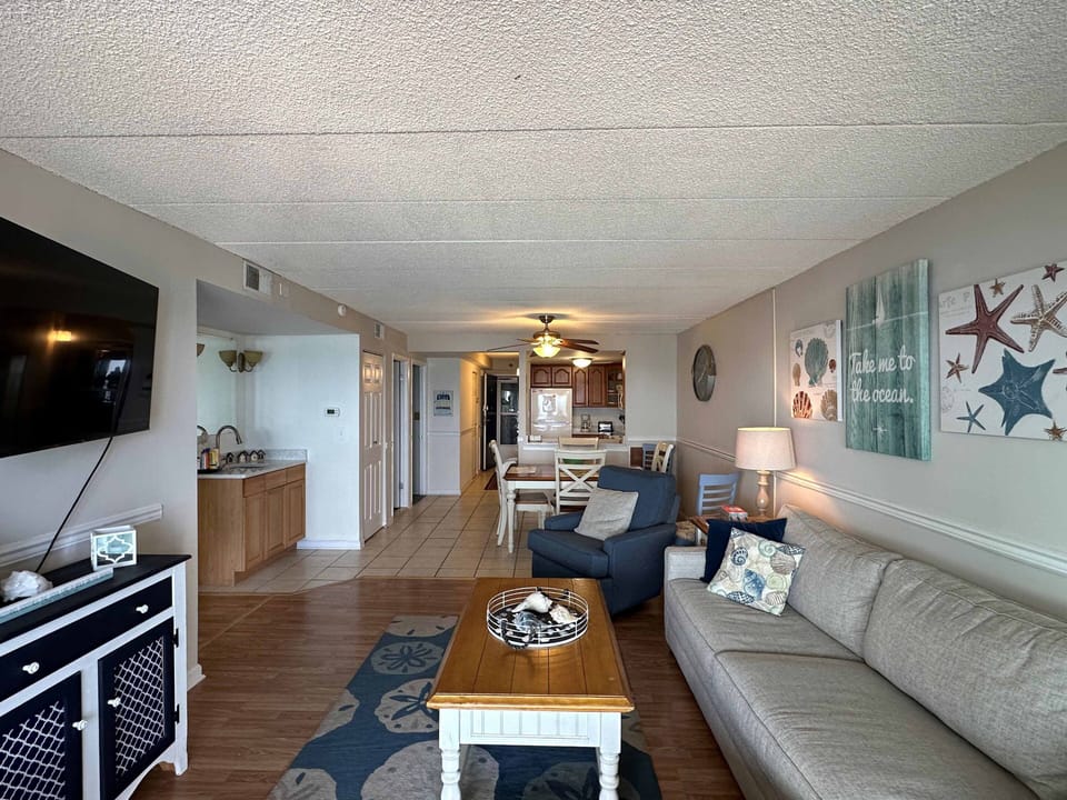 OCEANA II 706-LIVING-AREA