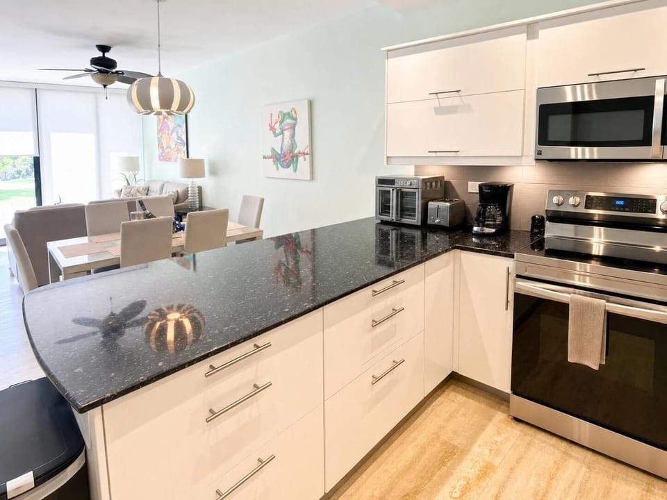 Modern kitchen appliances for preparing healthy breakfasts and delicious lunches