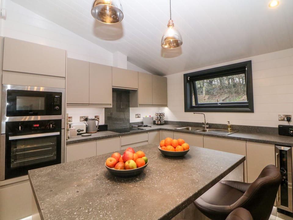 Cottage | Private kitchen | Fridge, microwave, dishwasher, electric kettle