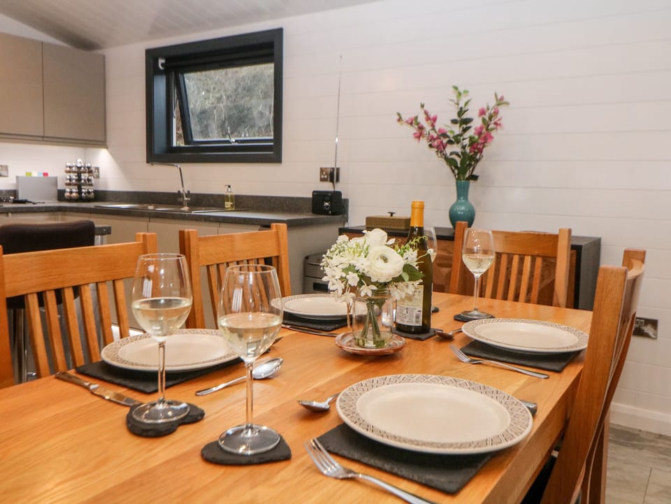 Cottage | Private kitchen | Fridge, microwave, dishwasher, electric kettle