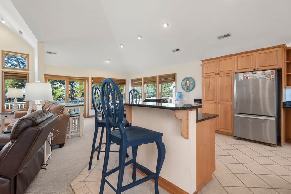 CL550: Sea-Sound Blessing | Top Level Kitchen