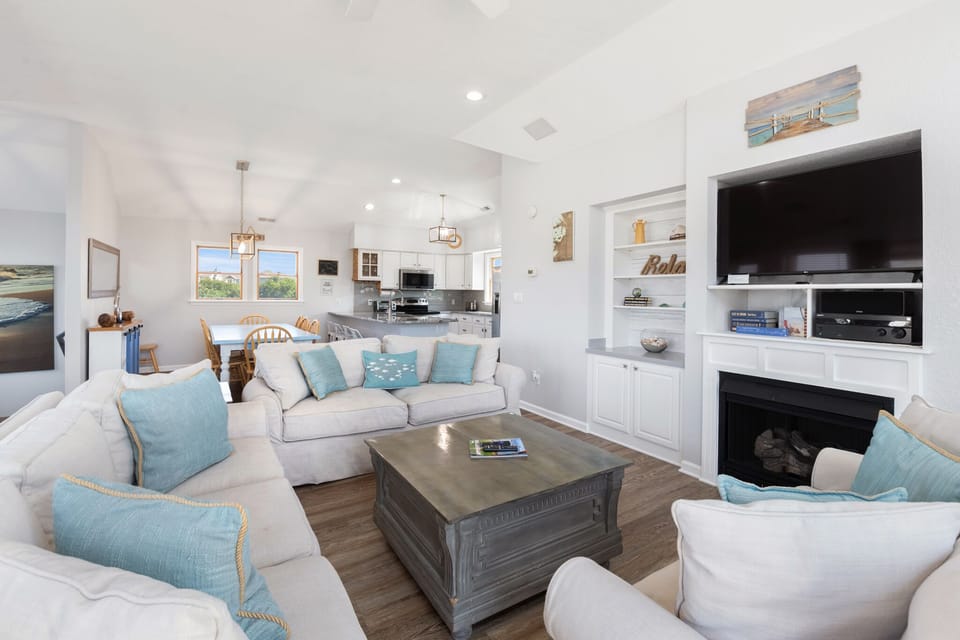 DU506: Salty Duck | Top Level Living Area - Fireplace Not Available For Guest Use