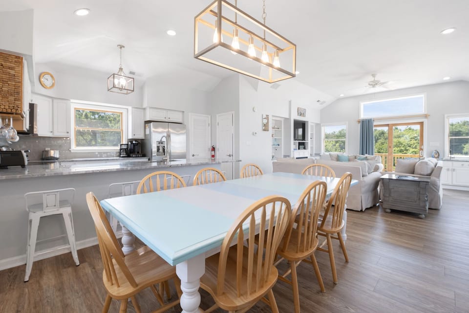 DU506: Salty Duck | Top Level Dining Area