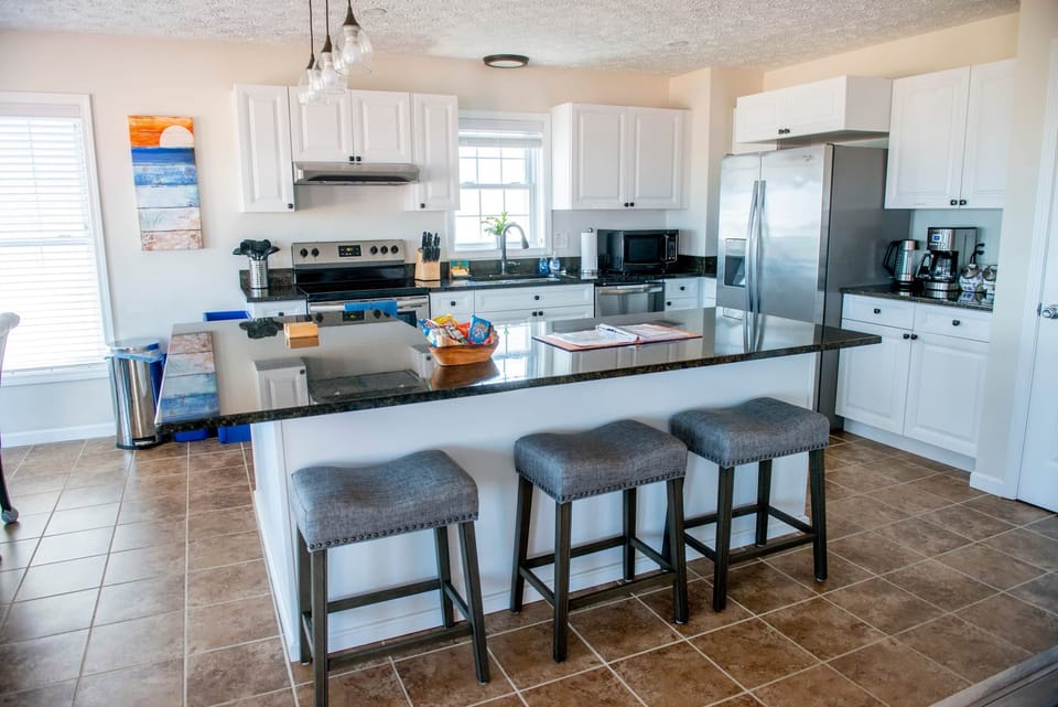 Kitchen with large island 