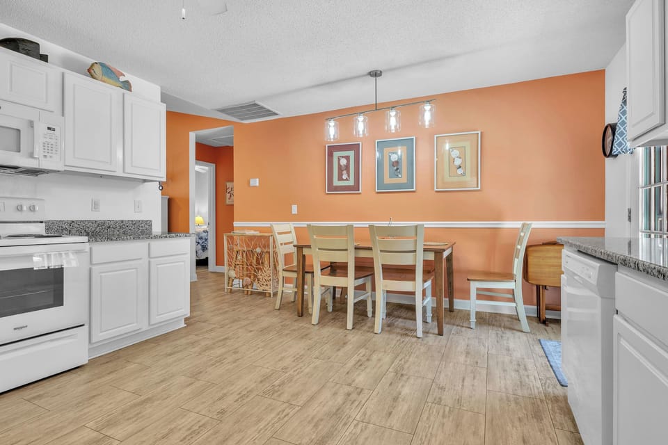 Eat-in Kitchen - West