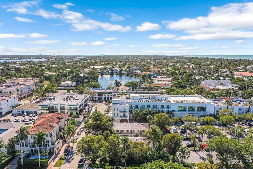 Rent bikes and explore the neighborhood parks, shops, restaurants, and beach!