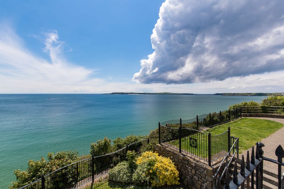 Top Sail - Beautiful Apartment, Minutes Walk to Beach and Town Centre