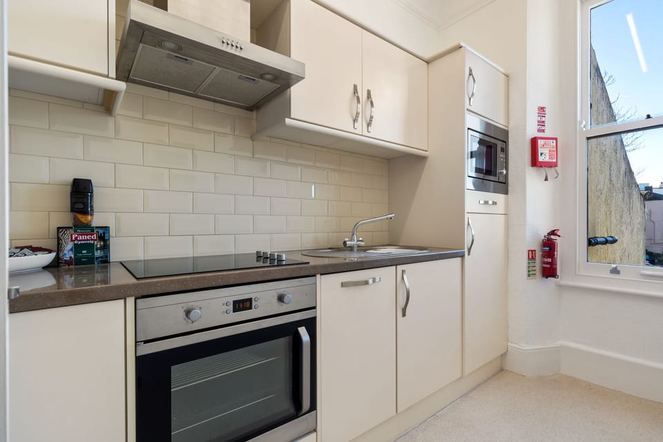 Top Sail - Beautiful Apartment, Minutes Walk to Beach and Town Centre
