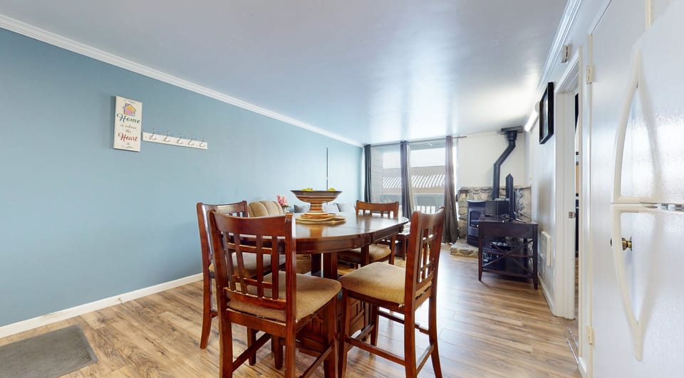 Dining Room, Dining Table, Table, Furniture, Indoors