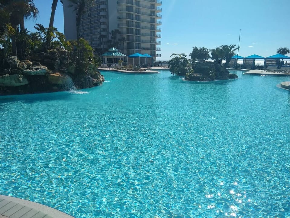 Oasis pool