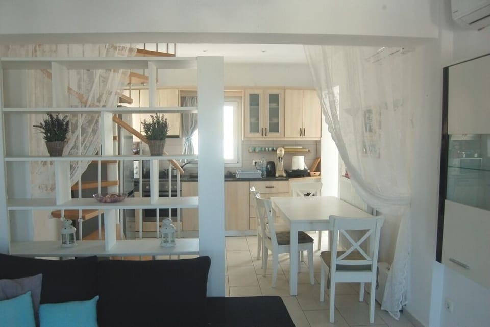 Superior Room | In-room dining